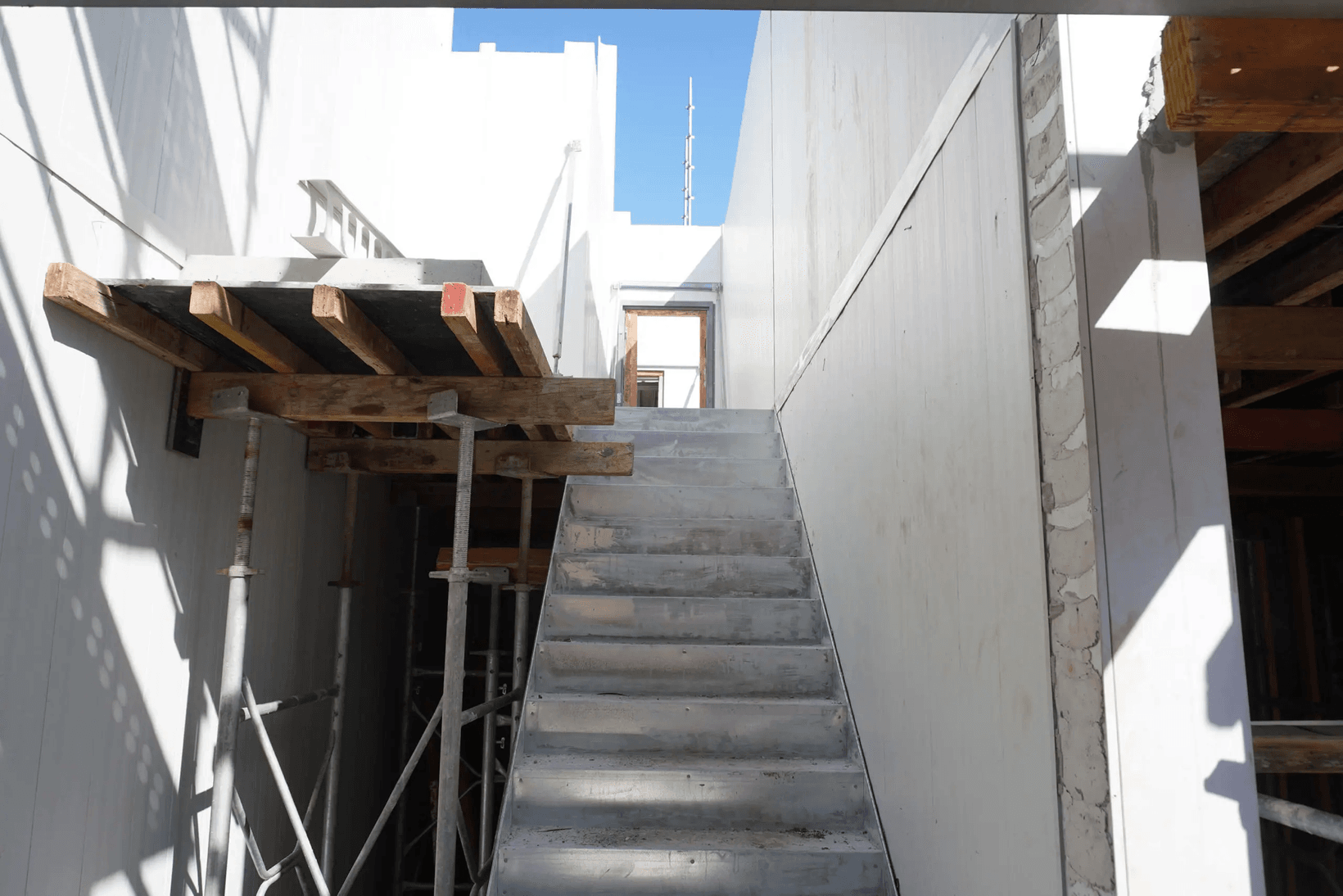 Stairwell using AFS Rediwall